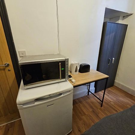 Double En Suit Room In Levenshulme マンチェスター エクステリア 写真