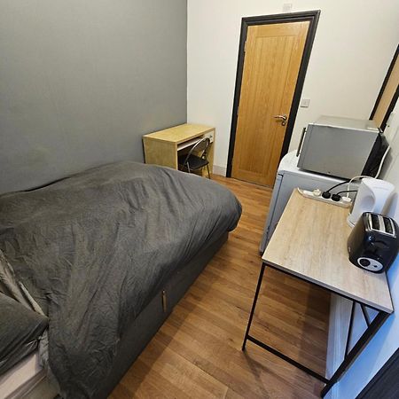 Double En Suit Room In Levenshulme マンチェスター エクステリア 写真