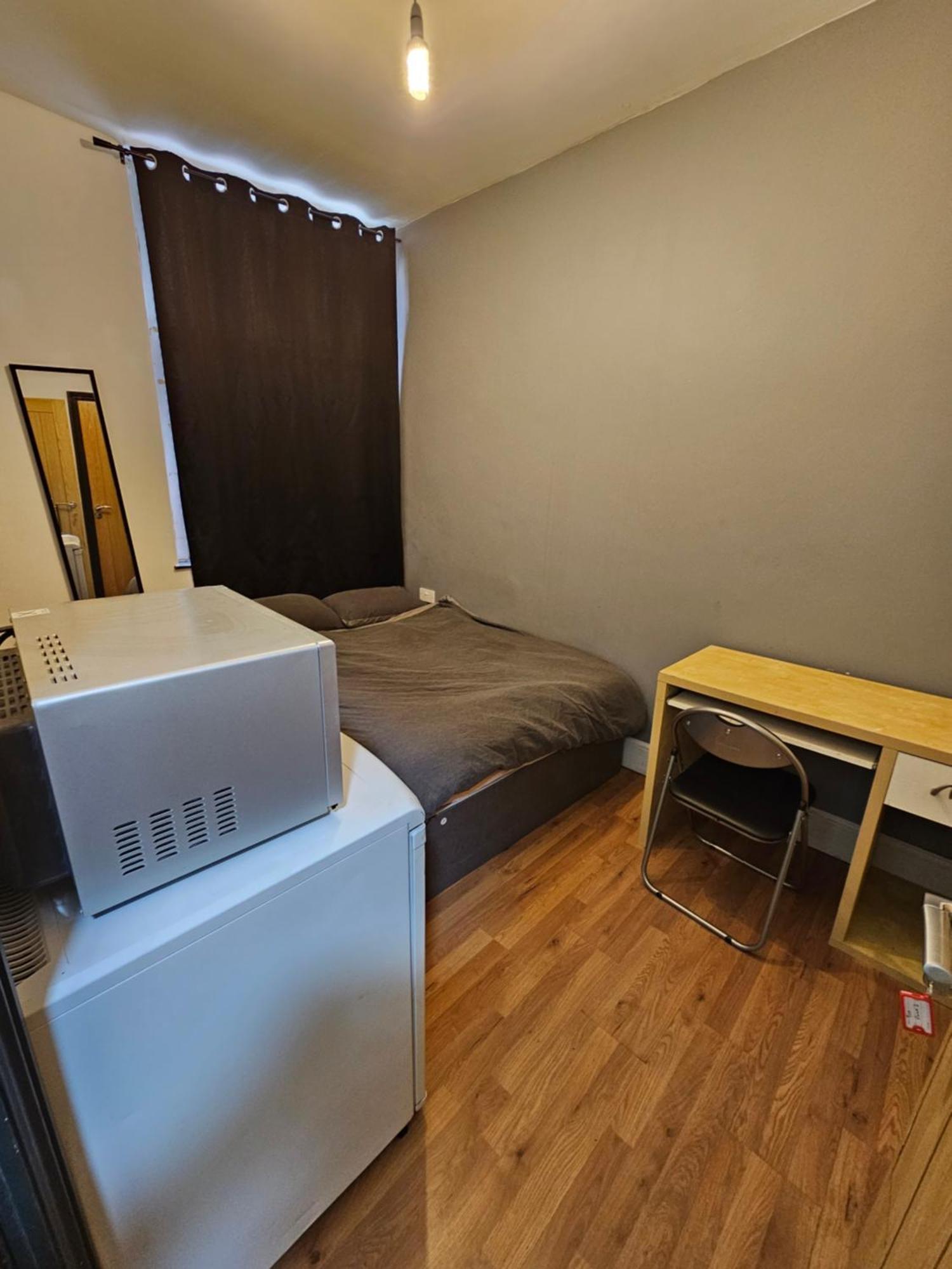 Double En Suit Room In Levenshulme マンチェスター エクステリア 写真